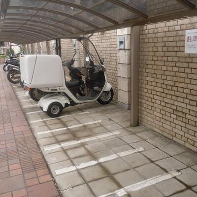 
						バイク置き場