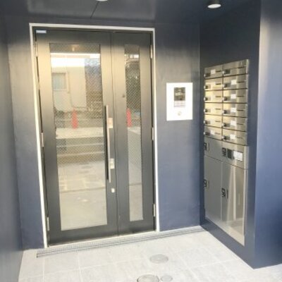 
						エントランス