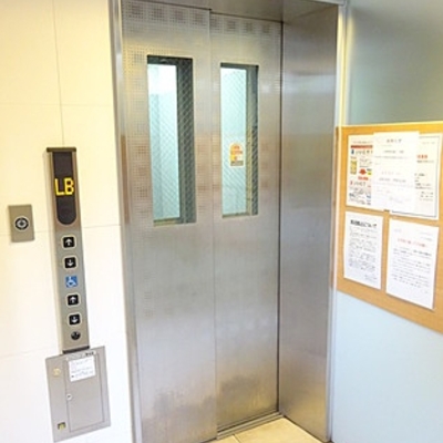 
						エレベーター