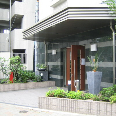 
						エントランス