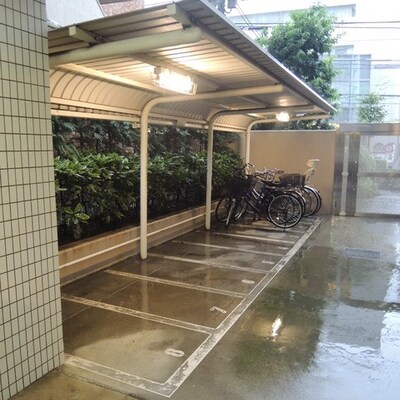 
						駐輪場