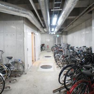 
						駐輪場
