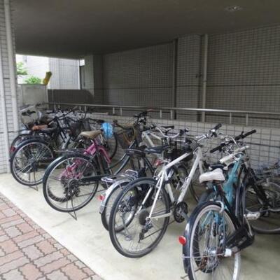 
						駐輪場