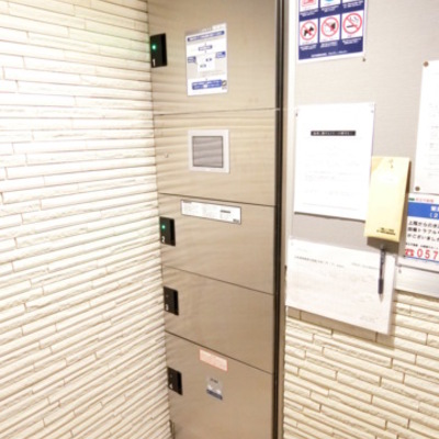 
						宅配ボックス