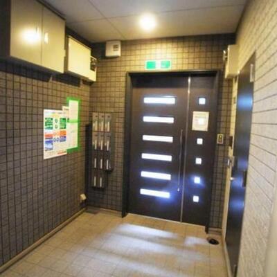 
						エントランス