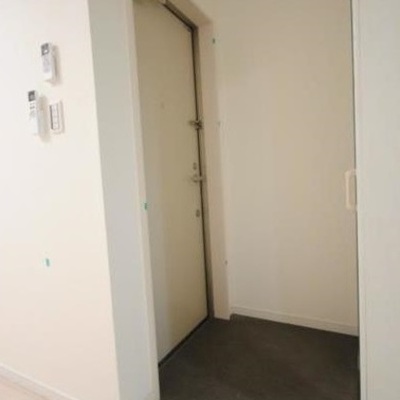 
						玄関1