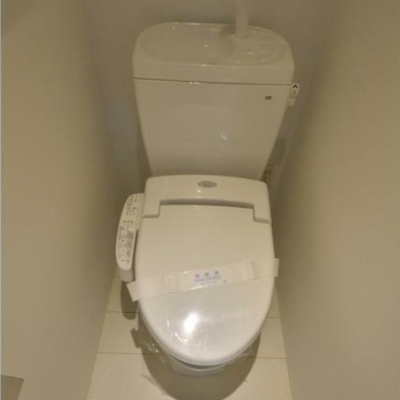 
						トイレ