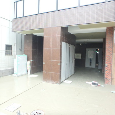 
						エントランス