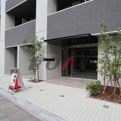 
						エントランス