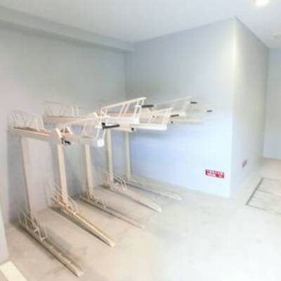 
						駐輪場