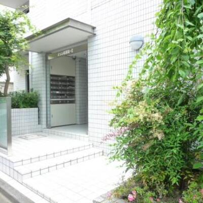 
						エントランス