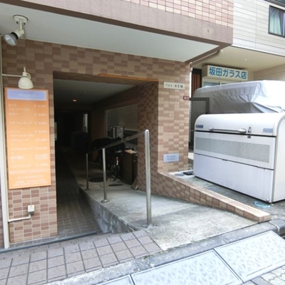 
						エントランス