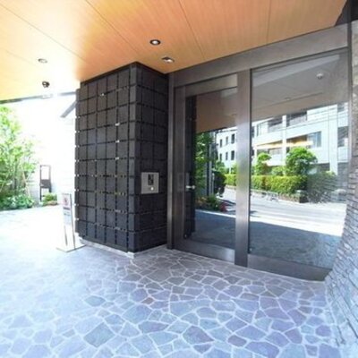 
						エントランス