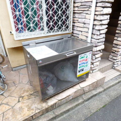 
						ゴミ置き場