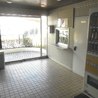 
						エントランス