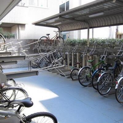 
						駐輪場