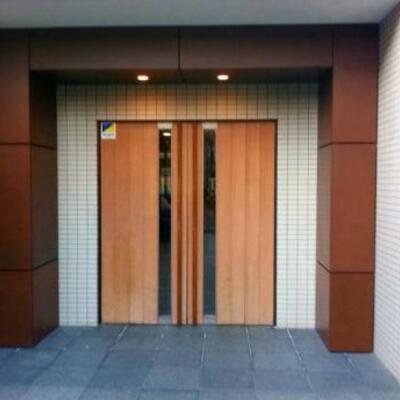 
						エントランス