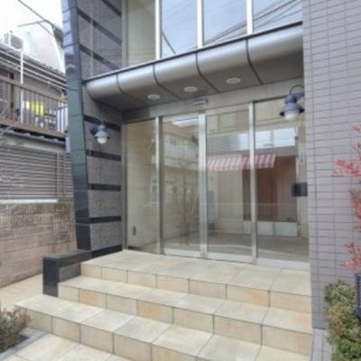 
						エントランス