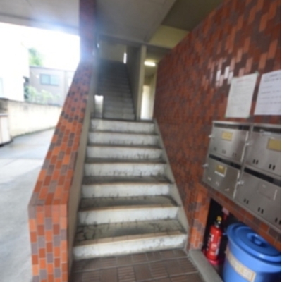
						階段