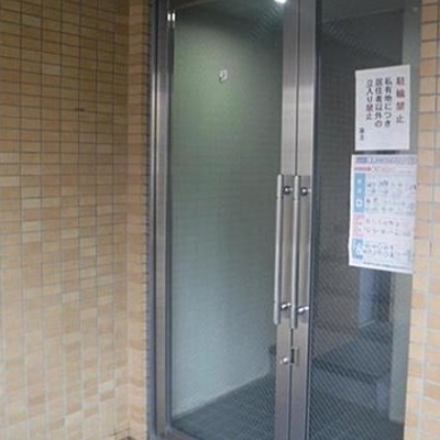
						エントランス