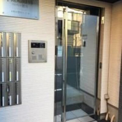 
						エントランス
