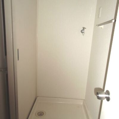 
						洗濯機置き場