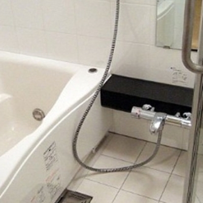 
						バス2