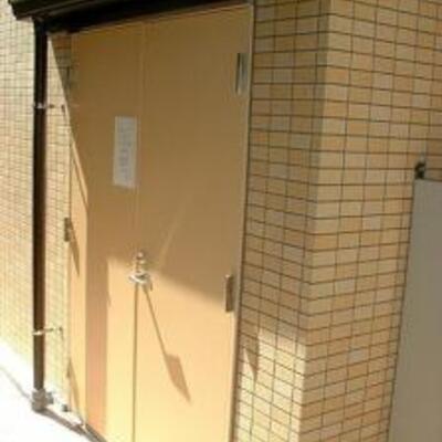 
						ゴミ捨て場